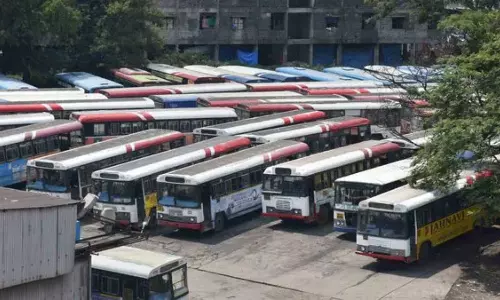 TGSRTC Strike: తెలంగాణ ఆర్టీసీలో సమ్మె సైరన్ - నోటీసు ఇచ్చిన జేఏసీ