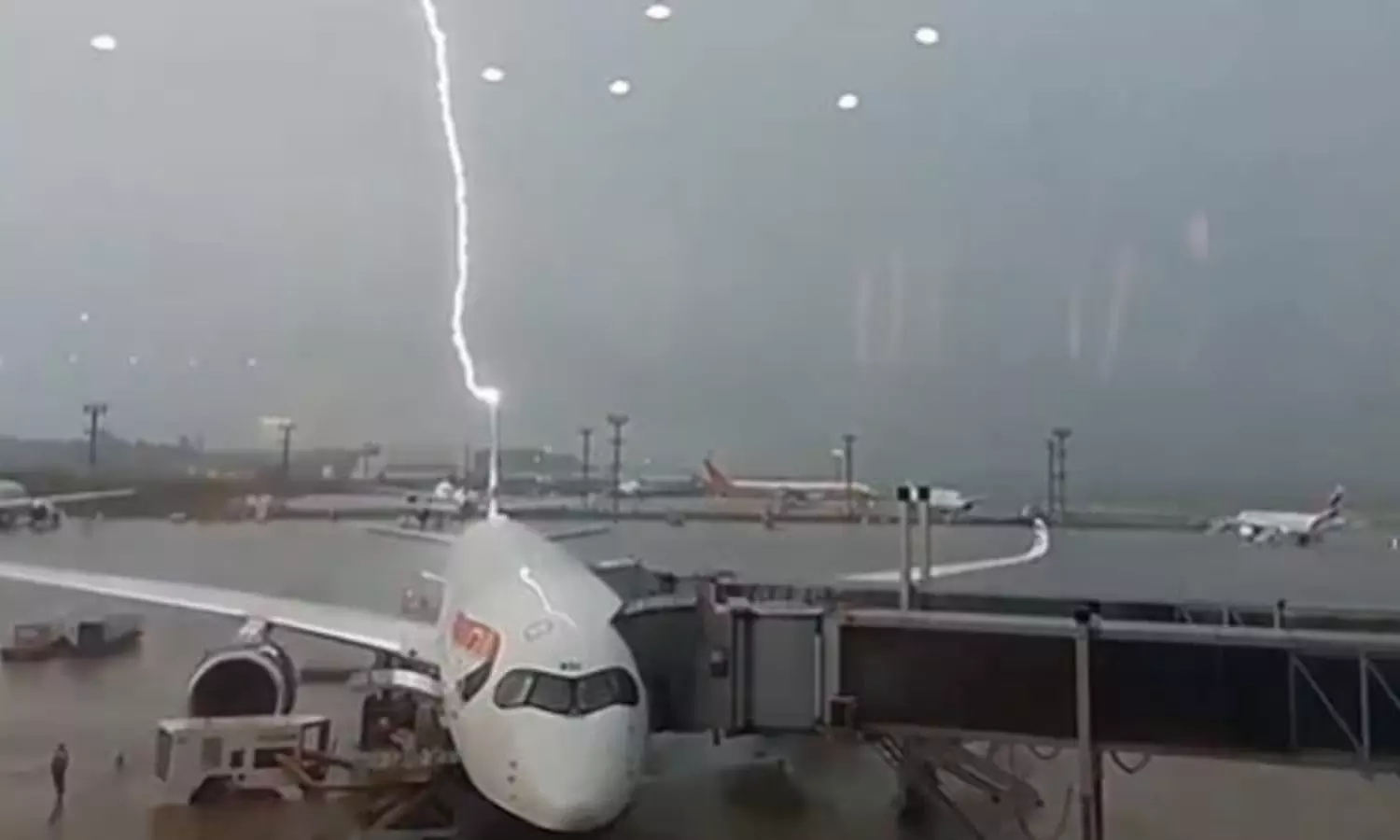 Thunderstorm Fell on flight in Airport Video Goes Viral