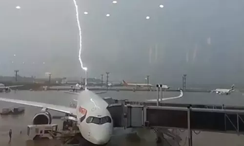 Thunderstorm Fell on flight in Airport Video Goes Viral