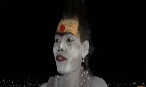 Komuravelli: కొమురవెల్లిలో అఘోరి హల్‌చల్‌.. కత్తితో భక్తులపైకి