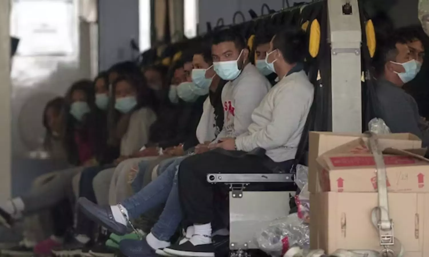 Indian Migrants: భారత్కు చేరిన వలసదారుల చేతులకు సంకెళ్లు నిజమేనా? Indian Migrants: భారత్కు చేరిన వలసదారుల చేతులకు సంకెళ్లు నిజమేనా?