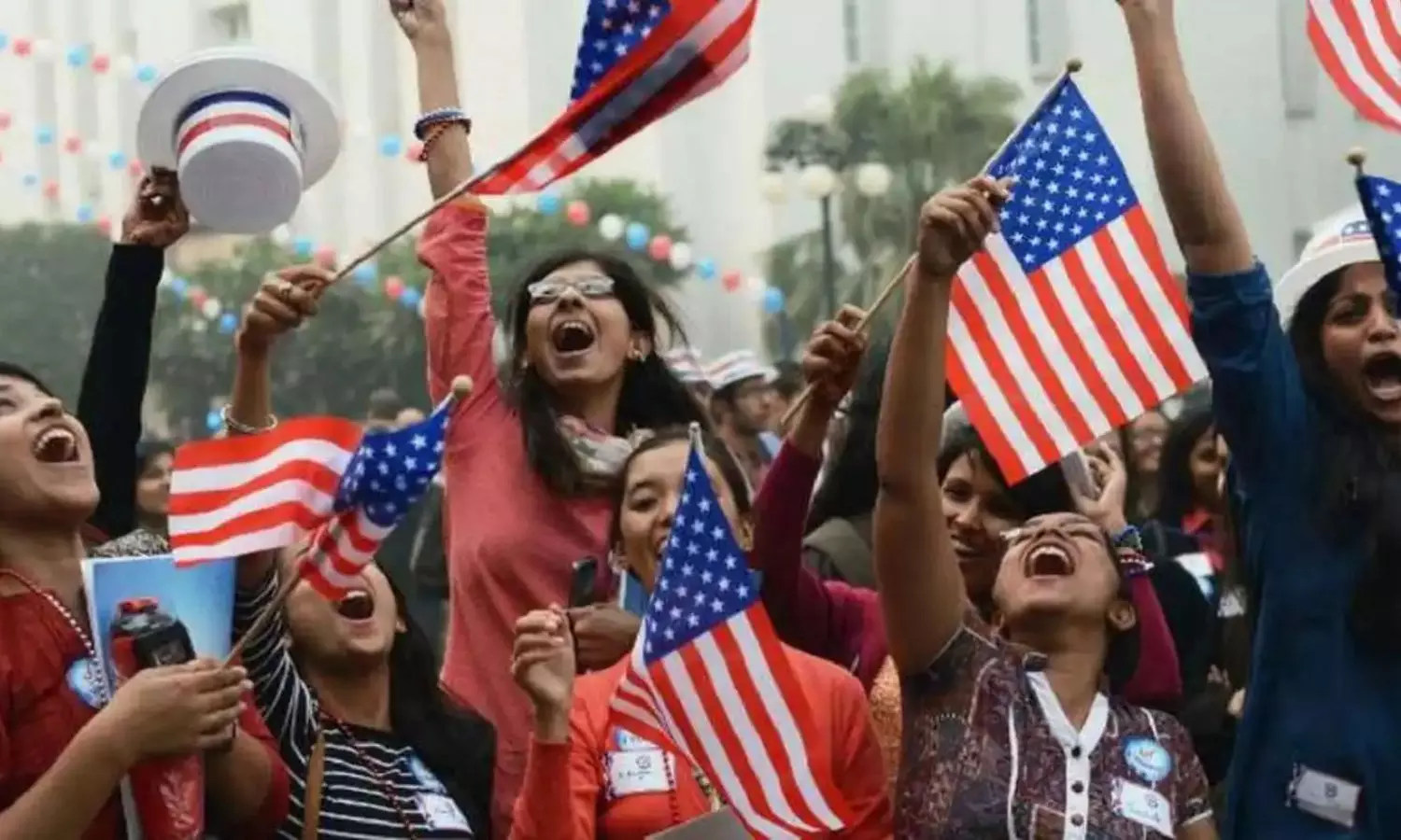 TOP 6 News @ 6PM: అమెరికాలో ఉండే ఇండియన్స్కు కొంత ఊరటనిచ్చే గుడ్ న్యూస్ TOP 6 News @ 6PM: అమెరికాలో ఉండే ఇండియన్స్కు కొంత ఊరటనిచ్చే గుడ్ న్యూస్