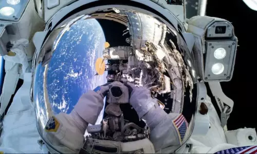 సునీతా విలియమ్స్ రికార్డ్: స్పేస్ వాక్ అంటే ఏంటి? ఎలా చేస్తారు? సునీతా విలియమ్స్ రికార్డ్: స్పేస్ వాక్ అంటే ఏంటి? ఎలా చేస్తారు?