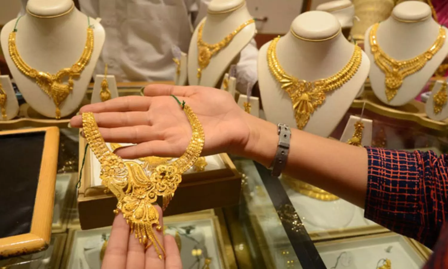 Gold Rate Today 9th February 2025 Gold Silver Rates in Hyderabad Vijayawada