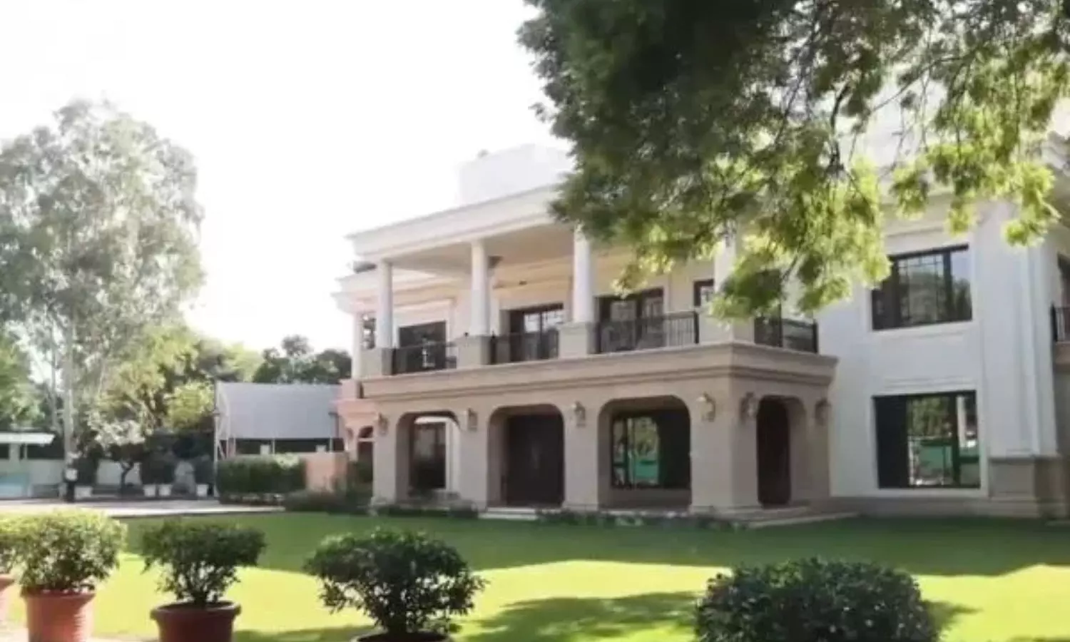 Delhi New Bjp CM Will Not Stay Sheesh Mahal