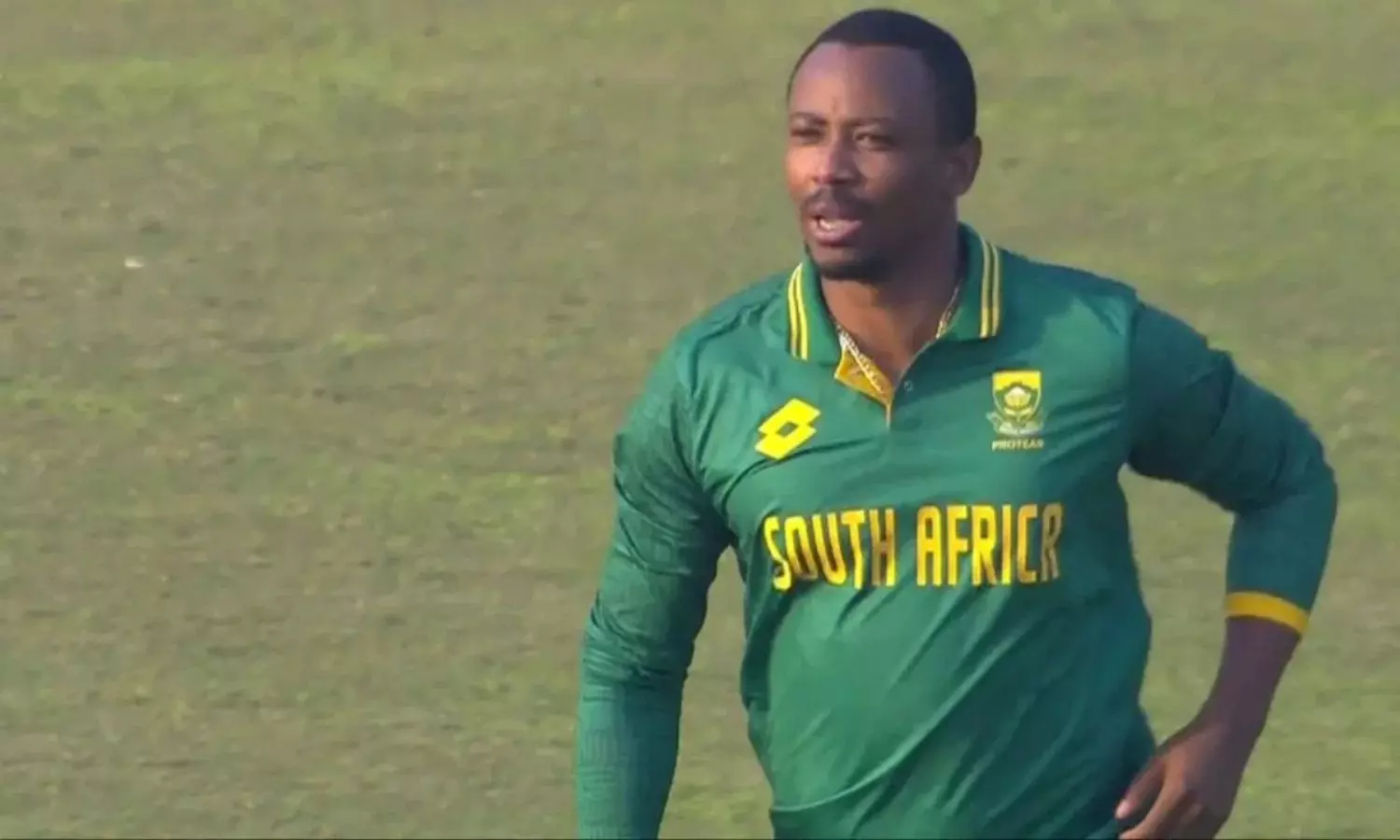 Rare Incident in International Cricket: South Africas Fielding Coach Wandile Gwavu Steps onto the Ground to Field