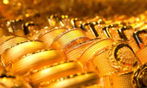 Gold Rate Today: మహిళలకు షాక్..మరోసారి పెరిగిన బంగారం ధరలు Gold Rate Today: మహిళలకు షాక్..మరోసారి పెరిగిన బంగారం ధరలు