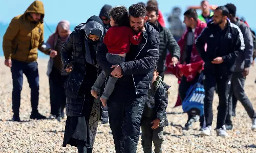 Britain govt started mass deportation like Donald Trump in US to remove foreign criminals and illegal immigrants Britain govt started mass deportation like Donald Trump in US to remove foreign criminals and illegal immigrants