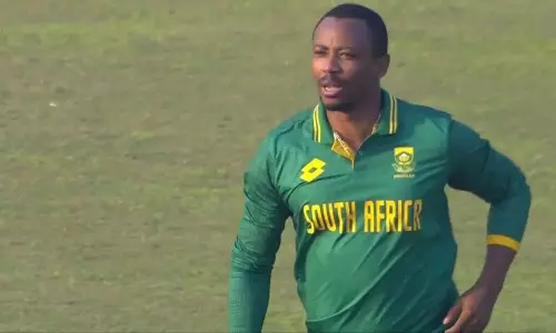 Rare Incident in International Cricket: South Africas Fielding Coach Wandile Gwavu Steps onto the Ground to Field