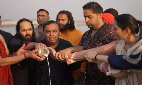 Ambani Family: మహాకుంభమేళాలో అంబానీ కుటుంబం..ముకేష్ తోపాటు 4 తరాల కుటుంబ సభ్యులు పవిత్రస్నానం