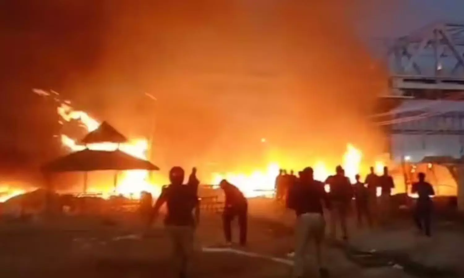 fire broke out at Maha Kumbh mela in Prayagraj, fire tenders rushed to spot to douse flames