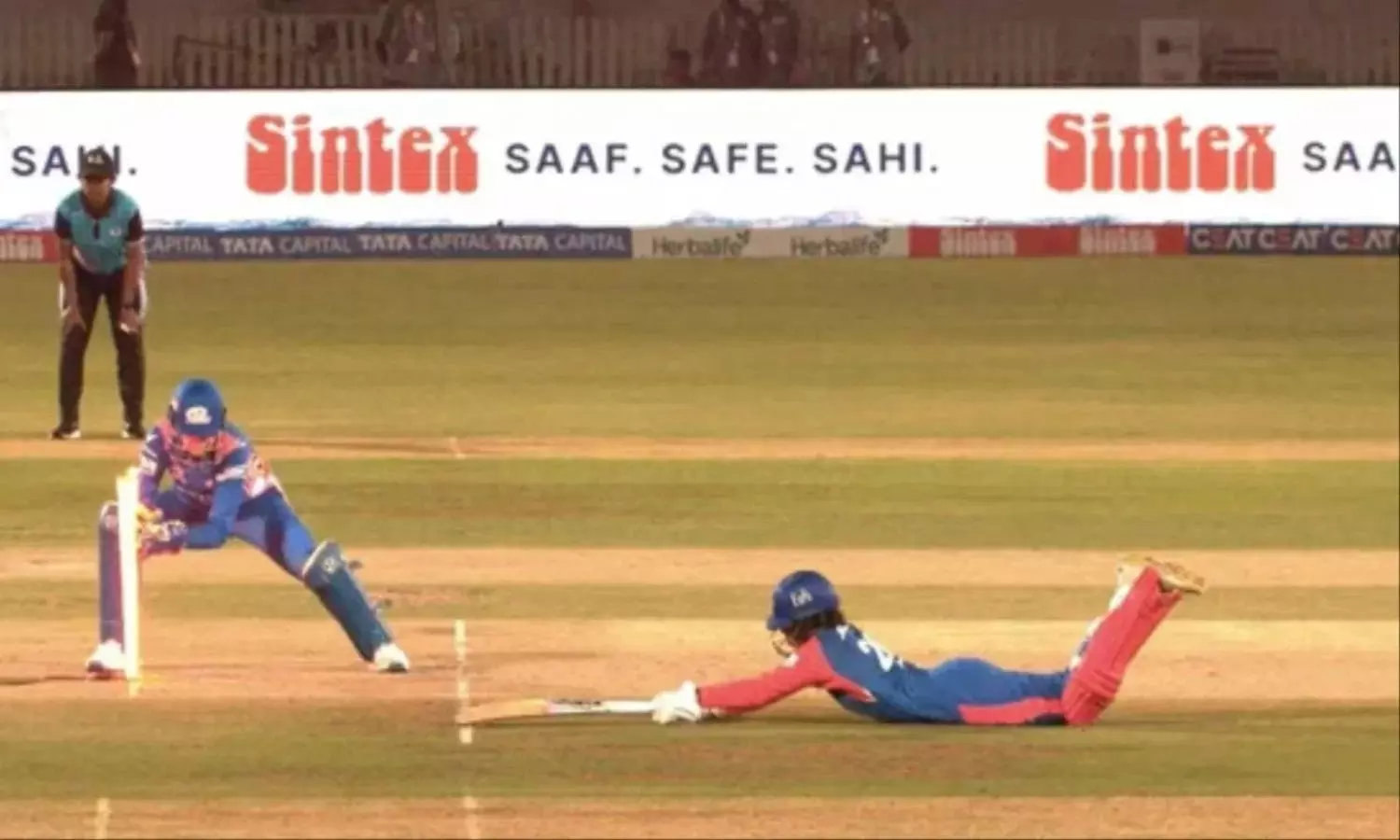 WPL 2025: Controversial Run-Out Decisions Spark Debate in DC vs MI Match; Third Umpire’s Calls Questioned