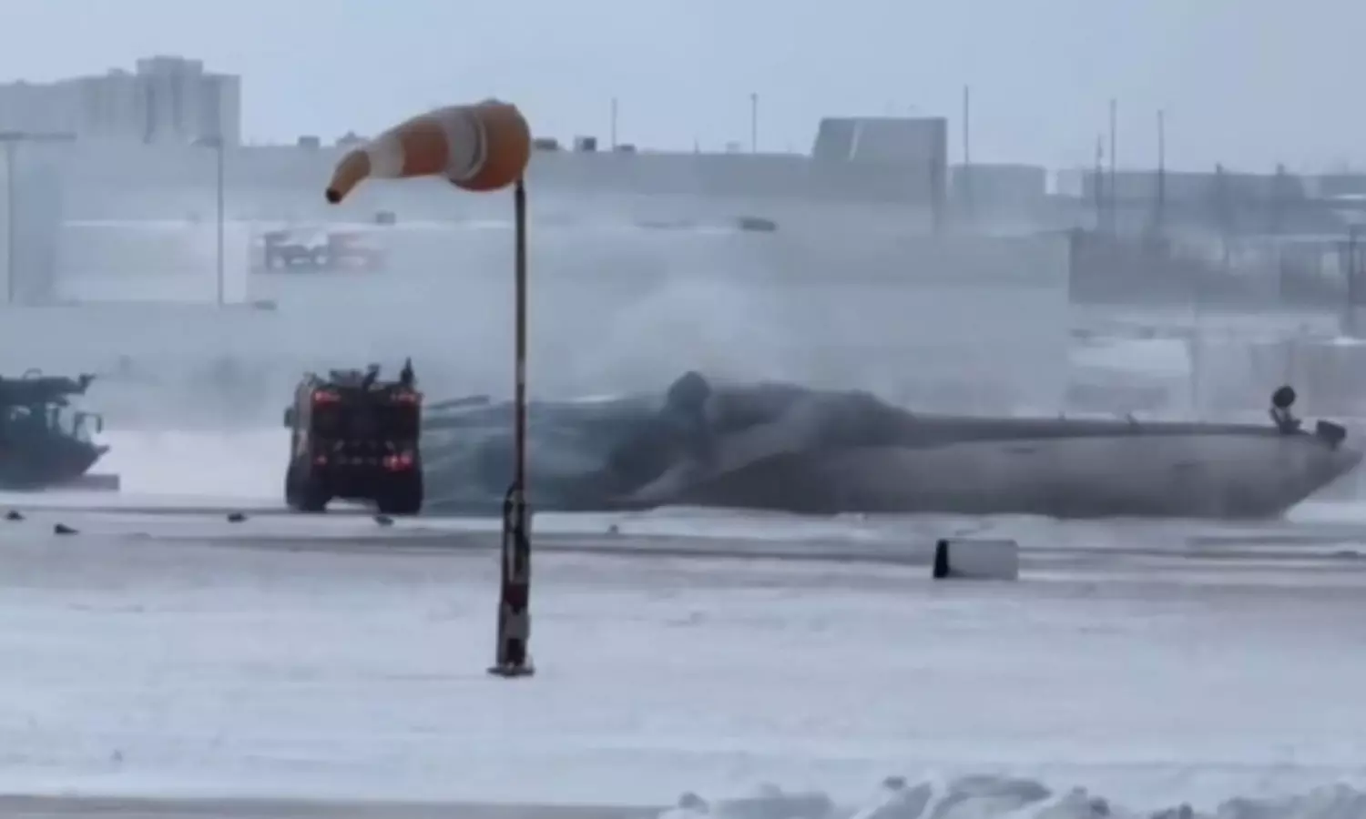 Delta Air Lines: బోల్తాకొట్టిన విమానం.. 18మందికి గాయాలు