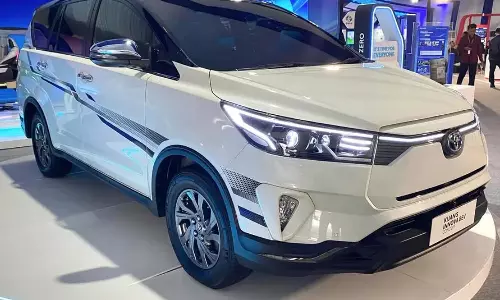 Toyota Innova EV