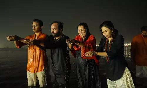 Kishan Reddy: కుంభమేళాలో కిషన్ రెడ్డి ఫ్యామిలీ.. Kishan Reddy: కుంభమేళాలో కిషన్ రెడ్డి ఫ్యామిలీ..