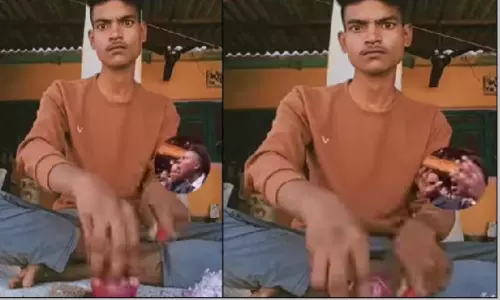 Man Cuts Onion at Lightning Speed Without Looking Viral Video