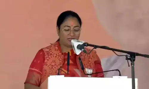 Rekha Gupta takes oath as delhi chief minister