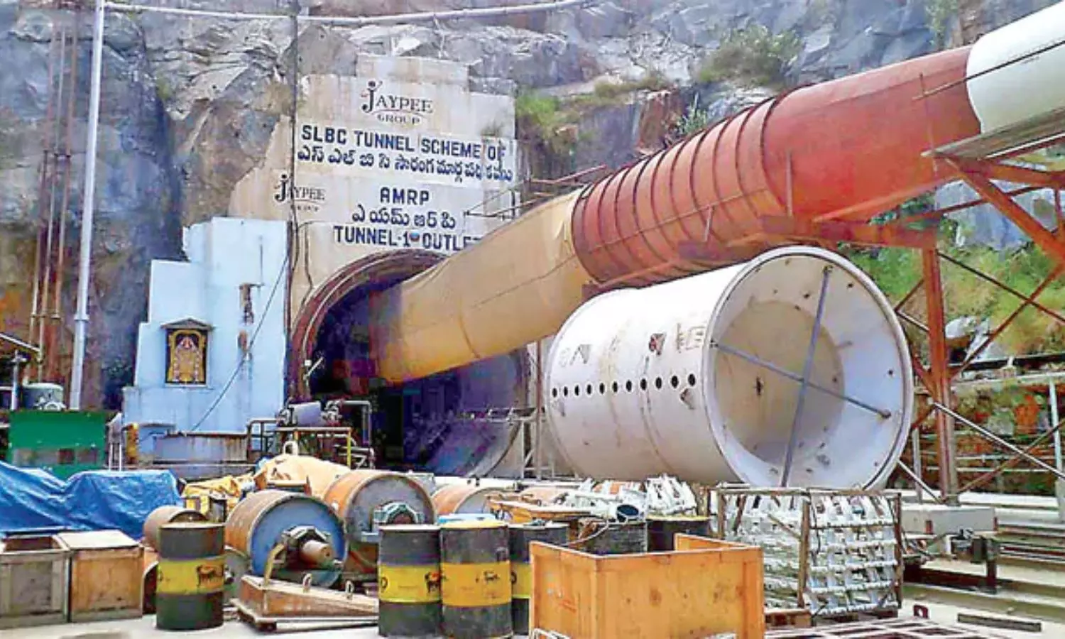 ఎస్‌ఎల్ బీసీ టన్నెల్ పనుల్లో ప్రమాదం: ఏడుగురు కార్మికులకు గాయాలు