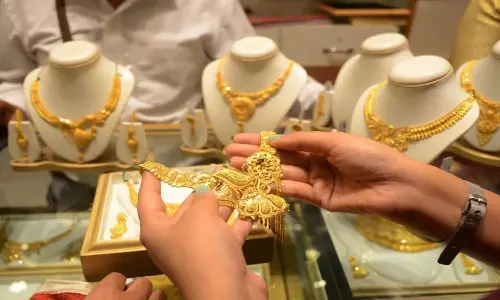 Gold Rate Today: మహిళలకు గుడ్ న్యూస్‌.. భారీగా తగ్గిన బంగారం ధర..!