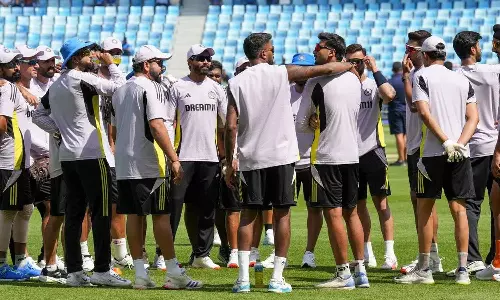 IND vs PAK: పాక్ తో మ్యాచ్ కు ముందు టీం ఇండియాకు షాక్.. అస్వస్థతకు గురైన స్టార్ ప్లేయర్ IND vs PAK: పాక్ తో మ్యాచ్ కు ముందు టీం ఇండియాకు షాక్.. అస్వస్థతకు గురైన స్టార్ ప్లేయర్