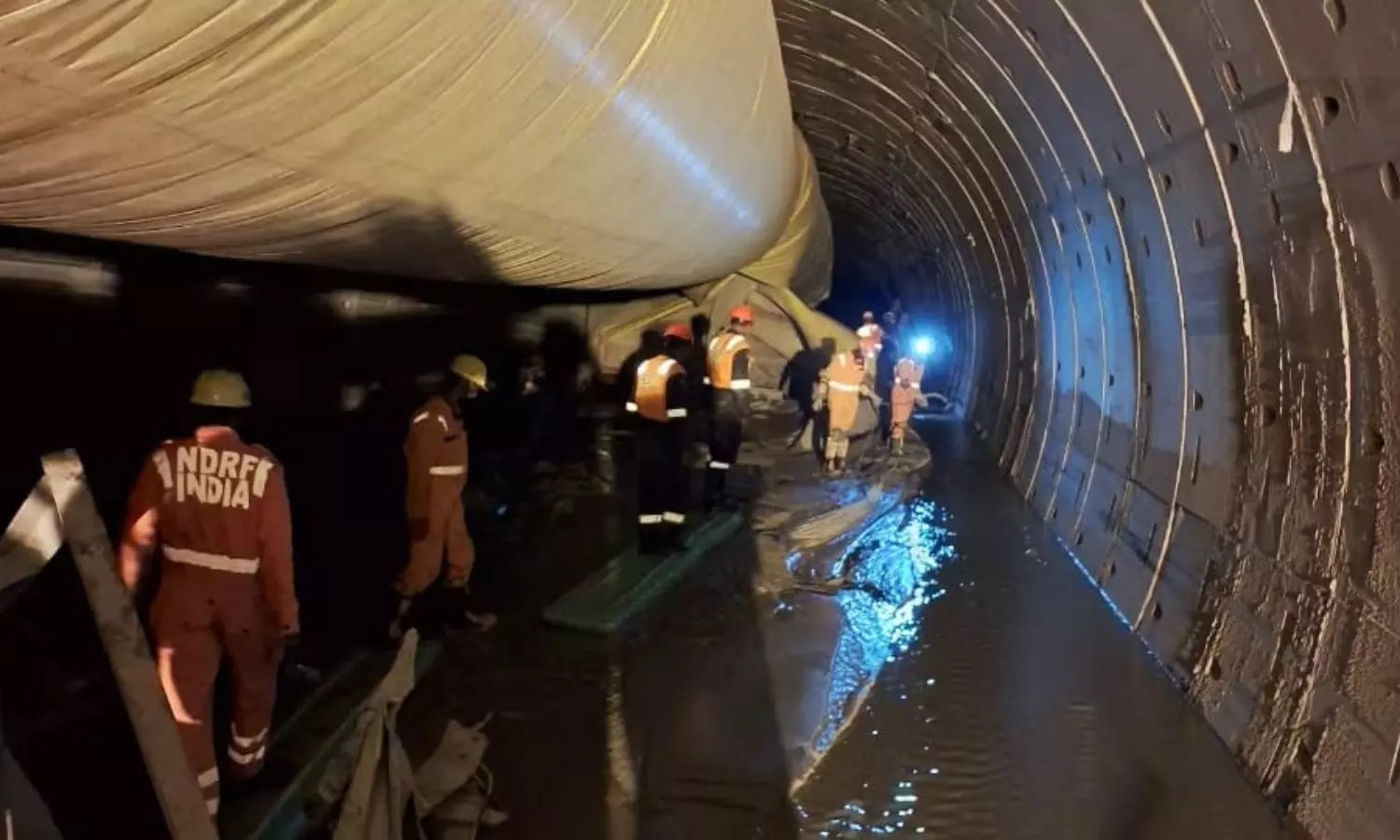 Slbc Tunnel Accident Update: కొనసాగుతున్న సహాయ చర్యలు..ఆ 8 మందిపై రేపు  సాయంత్రానికి క్లారిటీ ? | Search operation underway for 8 people trapped in  SLBC tunnel accident in Nagarkurnool district