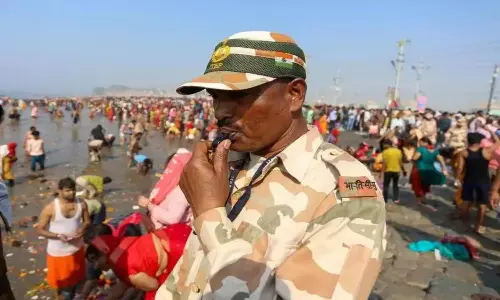 Kumbh Mela: కుంభమేళాలో విధులు నిర్వహించిన పోలీసులకు రూ. 10వేల బోనస్