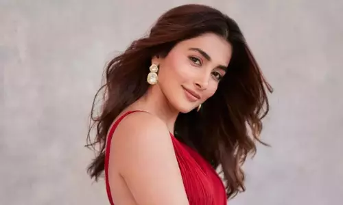 Pooja Hegde Joins Kanchana-4 With a Challenging Role