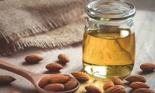 Health: బాదం పప్పు మాత్రమే కాదు నూనెతో కూడా మ్యాజిక్‌.. లాభాలు తెలిస్తే