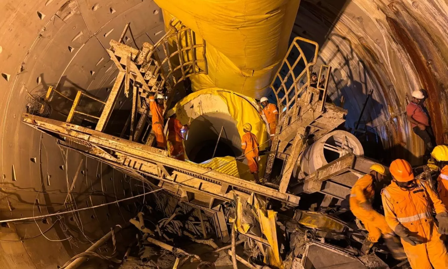 SLBC Tunnel: ఎస్ఎల్ బీసీ టన్నెల్ కీలక అప్ డేట్.. అందర్నీ వెలికితీసేందుకు 5రోజులు పట్టొచ్చు