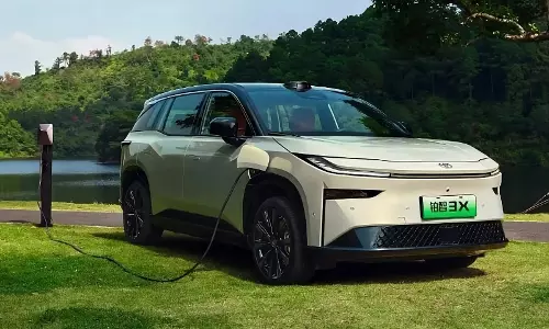 Toyota bZ3X: ఈ టయోటా కారు కొనడానికి జనాలు ఎగబడుతున్నారు.. బుకింగ్ సిస్టమ్ క్రాష్..! Toyota bZ3X: ఈ టయోటా కారు కొనడానికి జనాలు ఎగబడుతున్నారు.. బుకింగ్ సిస్టమ్ క్రాష్..!