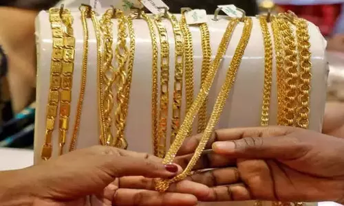 Gold Rate Today: పసిడి ప్రియులకు శుభవార్త.. తగ్గిన బంగారం ధర..నేటి ధరలు ఎలా ఉన్నాయంటే Gold Rate Today: పసిడి ప్రియులకు శుభవార్త.. తగ్గిన బంగారం ధర..నేటి ధరలు ఎలా ఉన్నాయంటే