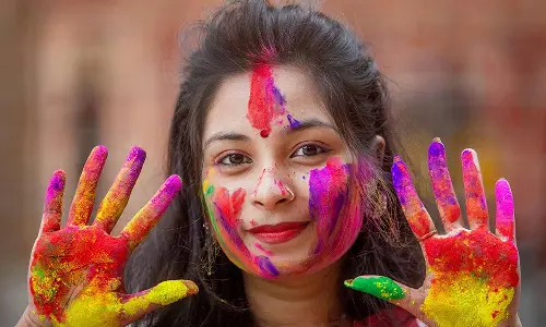 Holi: హోలీకి ఈ జాగ్రత్తలు తీసుకోండి.. చర్మం, జుట్టును ఆరోగ్యంగా ఉంచుకోండి