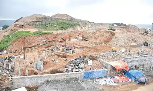 Visakhapatnam: హయగ్రీవ భూముల్లో రెవెన్యూశాఖ బోర్డులు