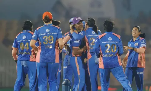 WPL 2025: చిత్తుగా ఓడిన గుజరాత్ జెయింట్స్.. రెండోసారి ఫైనల్లోకి దూసుకెళ్లిన ముంబై ఇండియన్స్..!