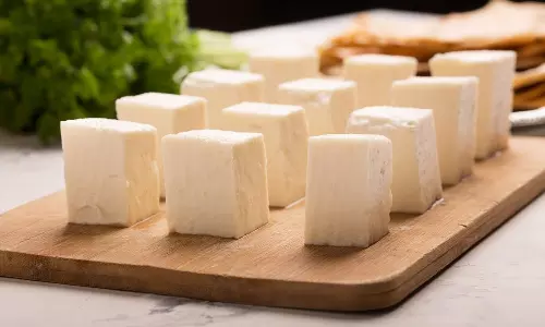 Paneer: ఆరోగ్యానికి మంచిదని పన్నీర్ తింటున్నారా.? ఓసారి ఈ విషయాలు తెలుసుకోండి..! Paneer: ఆరోగ్యానికి మంచిదని పన్నీర్ తింటున్నారా.? ఓసారి ఈ విషయాలు తెలుసుకోండి..!