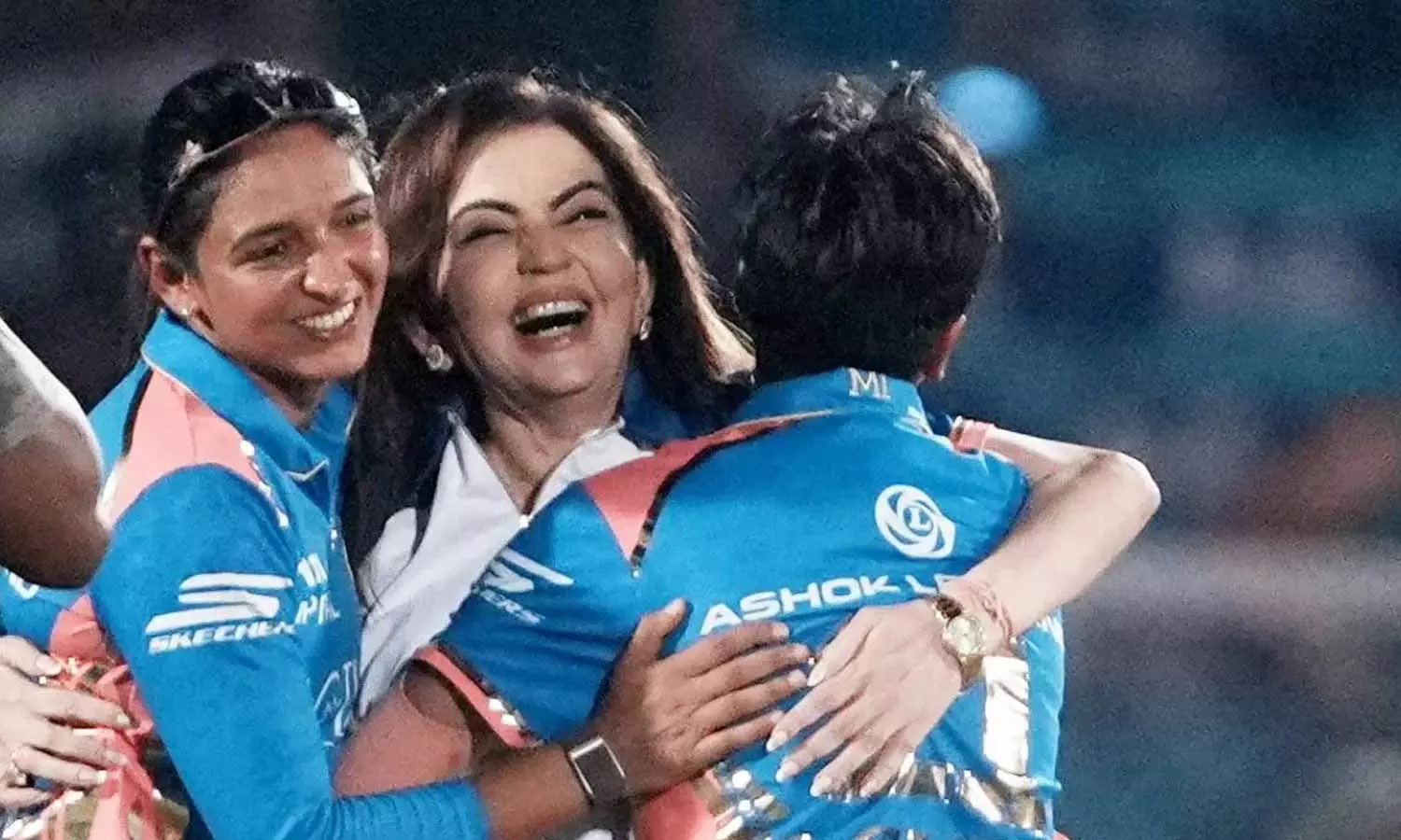 WPL 2025: ముంబై ఇండియన్స్‌పై కనకవర్షం.. ఢిల్లీకి కూడా ప్రైజ్.. ఎంత మనీ దక్కిందంటే ?