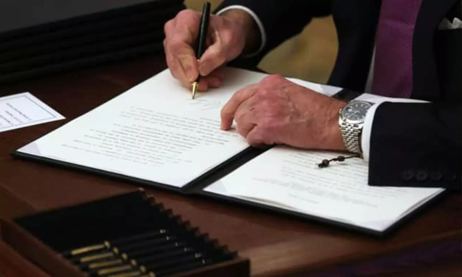 what is autopen trump claims bidens pardons void alleging use auto pen