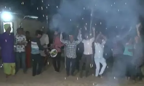 Sunita Williams: క్షేమంగా తిరిగి వచ్చిన సునీతా.. ఆమె పూర్వీకుల గ్రామంలో సంబురాలు Sunita Williams: క్షేమంగా తిరిగి వచ్చిన సునీతా.. ఆమె పూర్వీకుల గ్రామంలో సంబురాలు