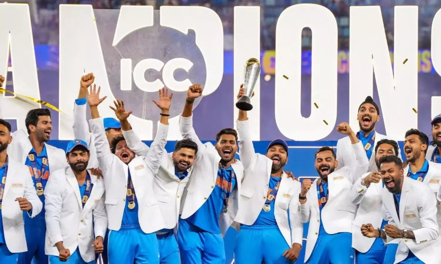 BCCI: ఛాంపియన్స్ ట్రోఫీని గెలిచినందుకు టీమ్ఇండియాపై కనక వర్షం కురిపించిన బీసీసీఐ BCCI: ఛాంపియన్స్ ట్రోఫీని గెలిచినందుకు టీమ్ఇండియాపై కనక వర్షం కురిపించిన బీసీసీఐ