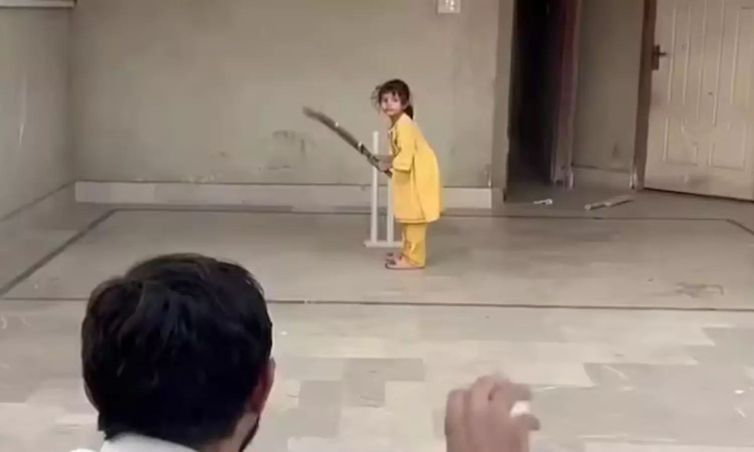 Viral Video 6 Year-Old Girl from Pakistan Plays Cricket Like a Pro Viral Video 6 Year-Old Girl from Pakistan Plays Cricket Like a Pro