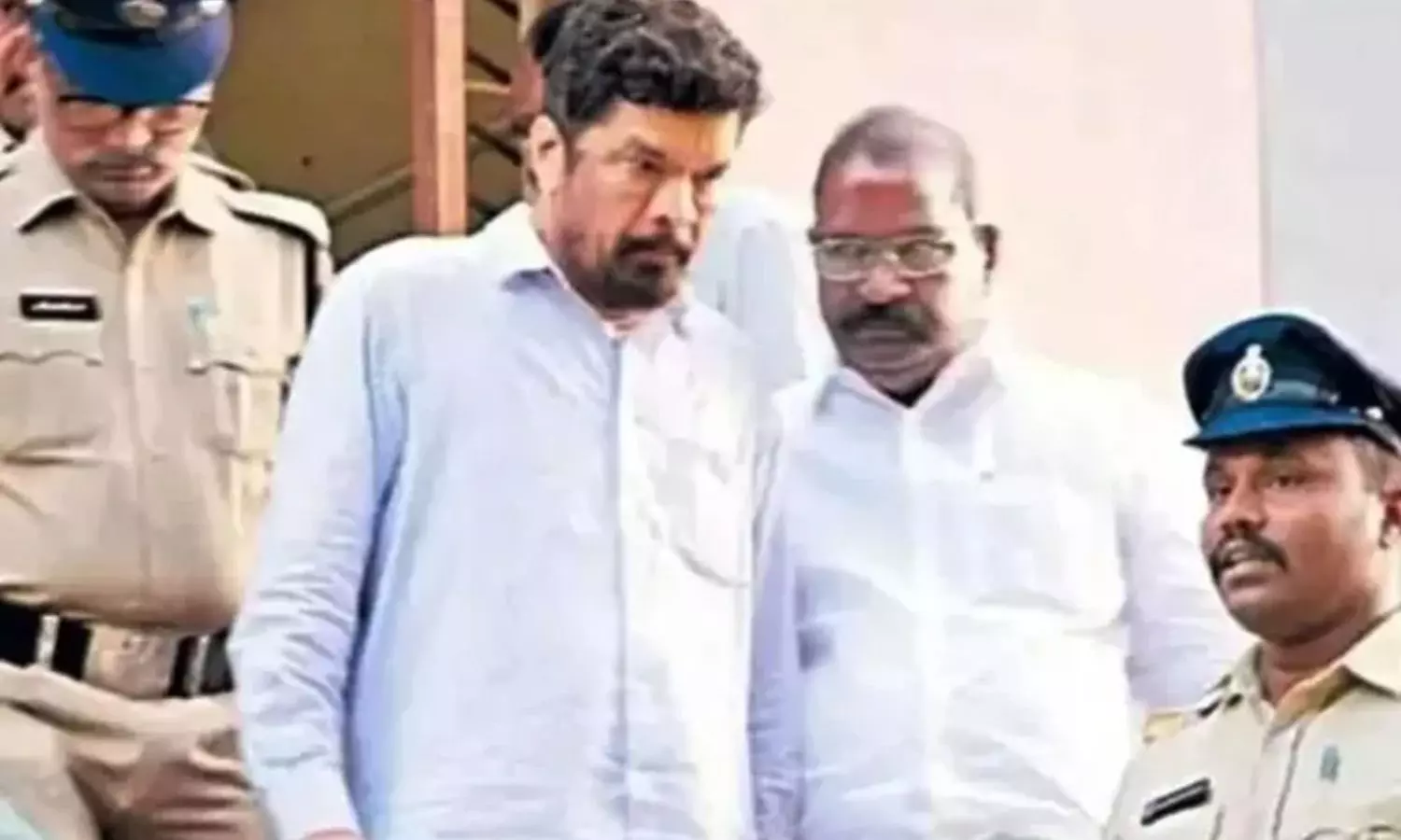 Posani Krishna Murali: జైలు నుంచి పోసాని కృష్ణ మురళి విడుదల