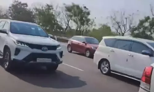 KTR convoy meets with an accident- lady constable Padmajas leg fractured after BRS party workers bike hits her KTR convoy meets with an accident- lady constable Padmajas leg fractured after BRS party workers bike hits her