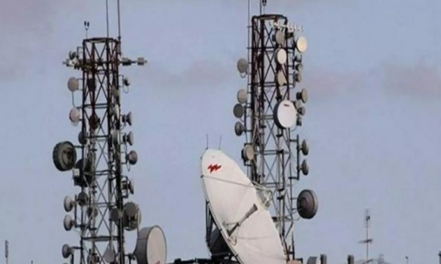 Tariffs Hike: యూజర్లకు భారీ షాక్ ఇవ్వబోతున్న టెలికాం కంపెనీలు..పెరగనున్న రీచార్జ్ ఛార్జీలు Tariffs Hike: యూజర్లకు భారీ షాక్ ఇవ్వబోతున్న టెలికాం కంపెనీలు..పెరగనున్న రీచార్జ్ ఛార్జీలు