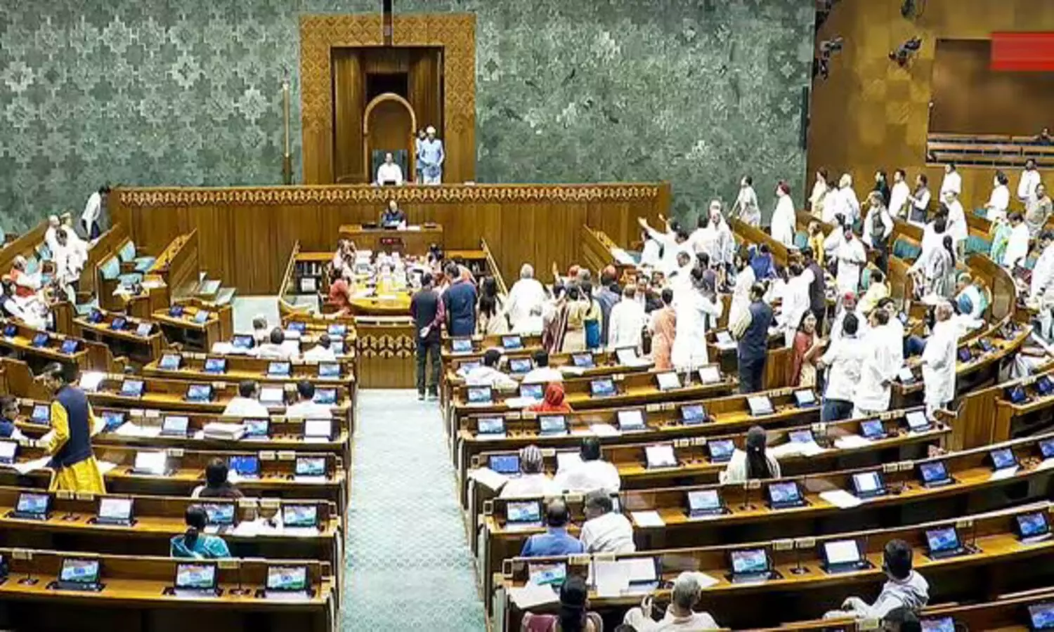 Waqf Bill: లోకసభలో వక్ఫ్ బిల్లు ప్రవేశపెట్టిన కేంద్రం