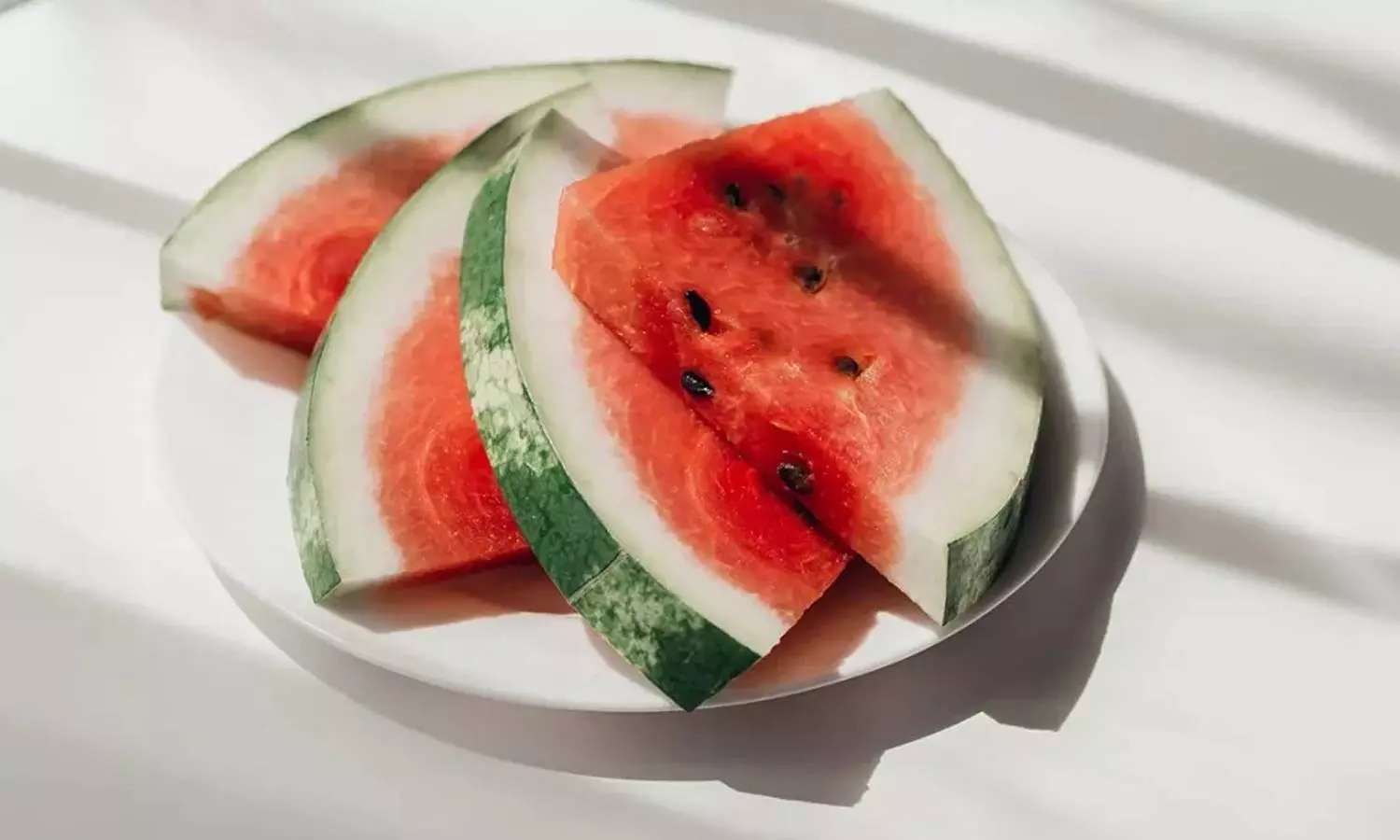 Health: పుచ్చకాయ తినేప్పుడు ఈ తప్పులు చేస్తున్నారా.? ఏమవుతుందో తెలుసా? Health: పుచ్చకాయ తినేప్పుడు ఈ తప్పులు చేస్తున్నారా.? ఏమవుతుందో తెలుసా?