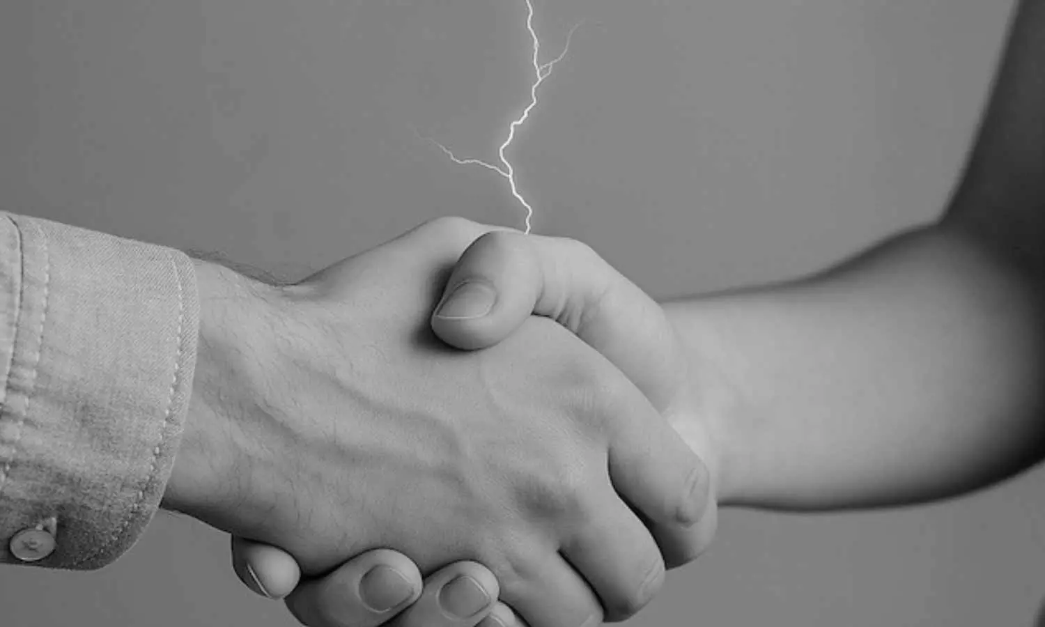 Electricity: ఎవర్ని అయినా ముట్టుకుంటే షాక్ కొడుతుందా? ఇలా ఎందుకు జరుగుతుందో తెలుసా? Electricity