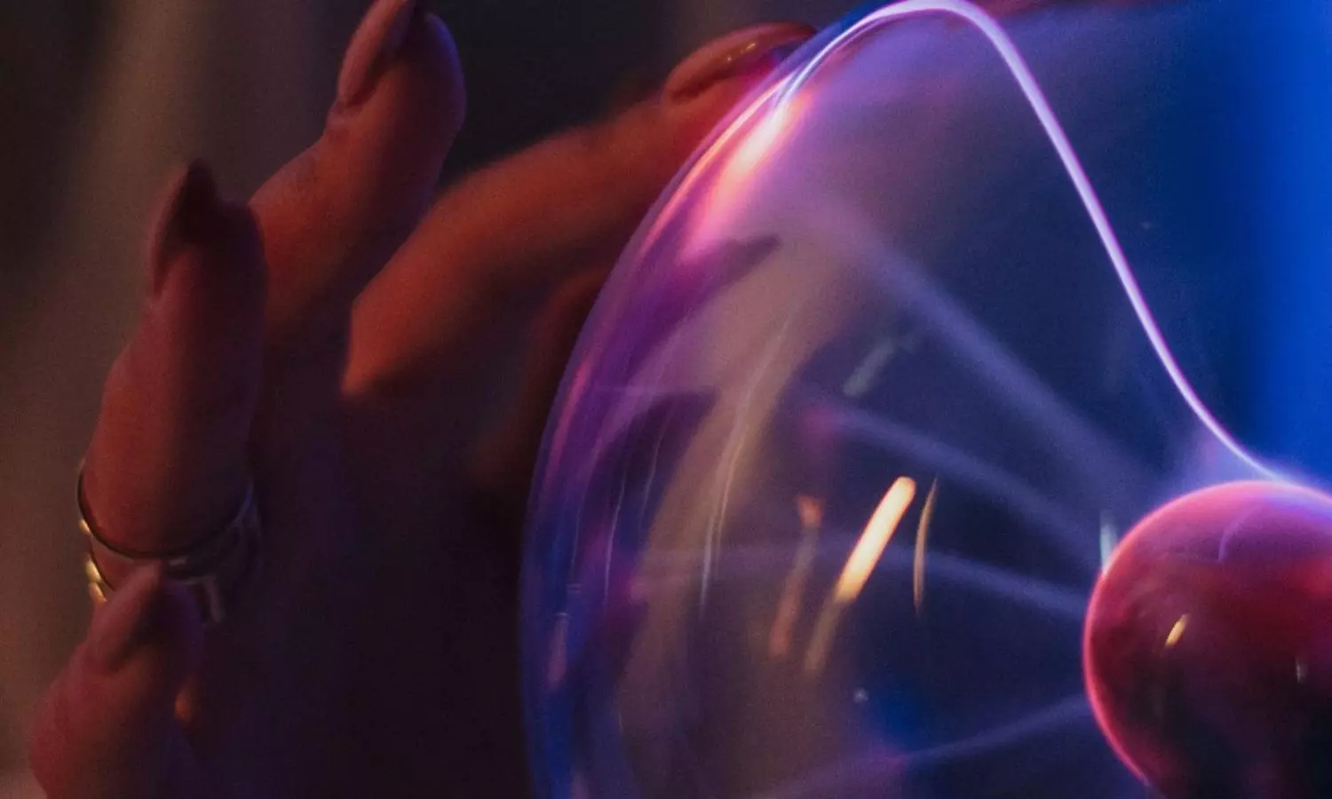 Static Current Shock What Causes That Electric Shock Feeling When You Touch Someone Static Current Shock What Causes That Electric Shock Feeling When You Touch Someone