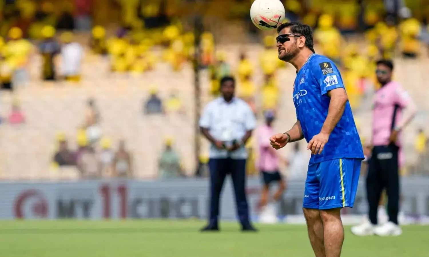 MS Dhoni: ఫామ్ లేని ధోనీ ఇంకా ఎందుకు ఆడుతున్నాడు? మాజీ క్రికెటర్ల విమర్శలు! MS Dhoni