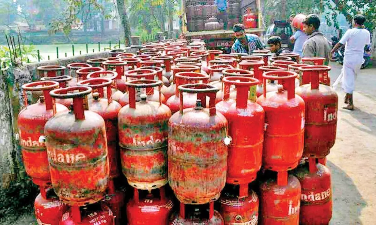LPG Price In Pakistan: పాకిస్థాన్లో గుది బండ.. ఇదేం సిలిండర్ ధరరా నాయన.. ఇంత ఖరీదు అయితే ఎలా బ్రో! LPG Price In Pakistan: పాకిస్థాన్లో గుది బండ.. ఇదేం సిలిండర్ ధరరా నాయన.. ఇంత ఖరీదు అయితే ఎలా బ్రో!