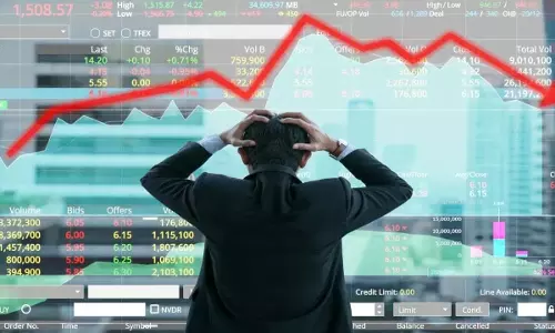 Trump :  టారిఫ్ వార్ మళ్లీ మొదలు! షేర్ మార్కెట్‌లో కుప్పకూలిన సూచీలు.. ఆర్బీఐ నిర్ణయంపై అందరి కన్ను